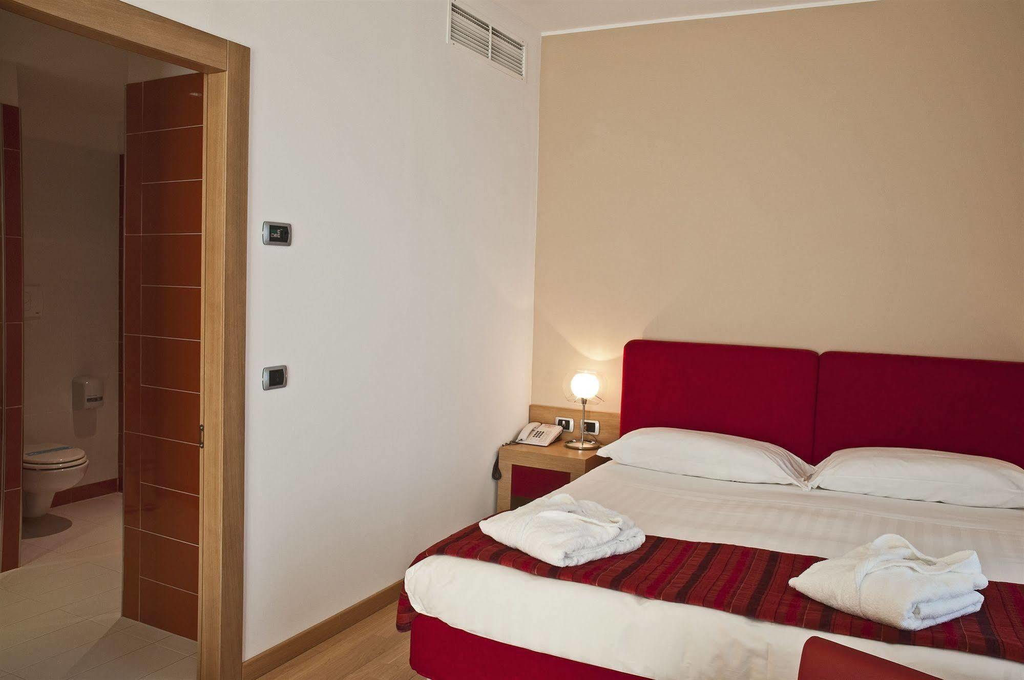 Hotel Remilia Reggio Emilia Exterior photo
